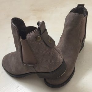 Tan suede & leather Steve Madden booties, size 7